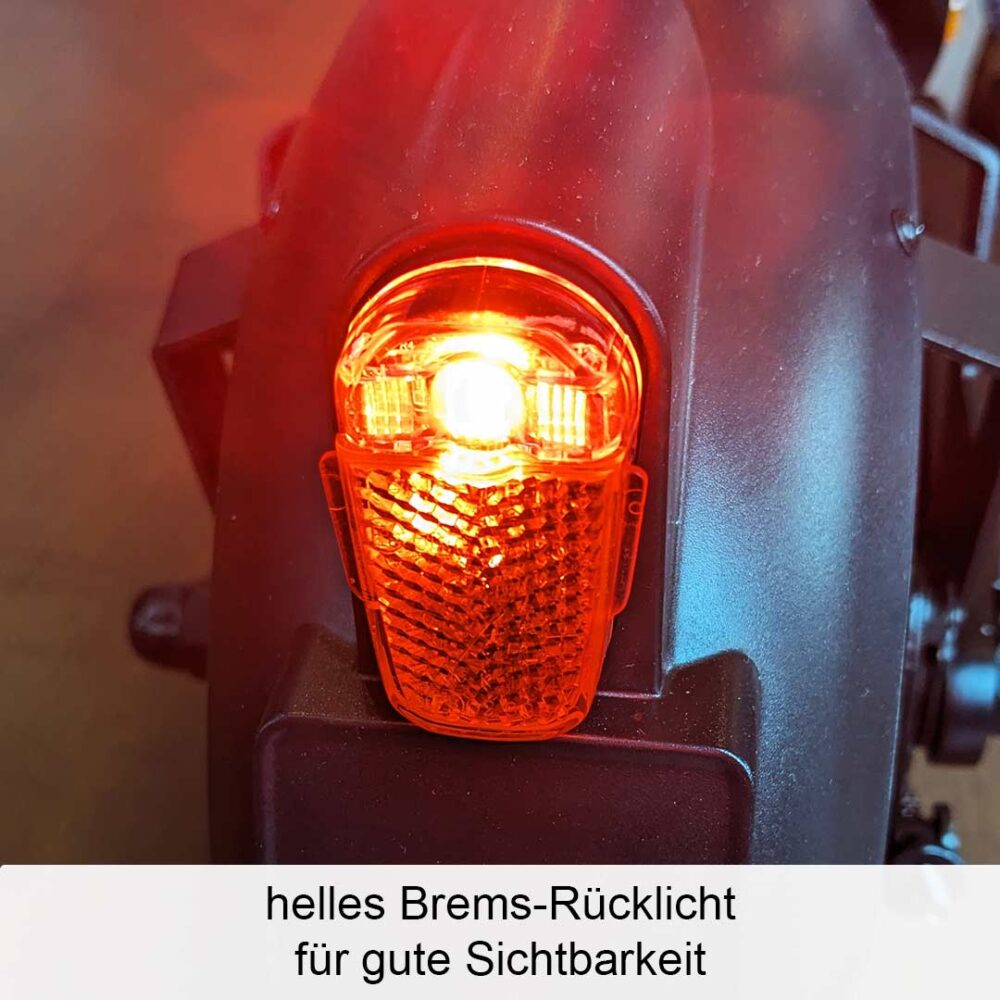 trittbrett fritz escooter eroller elektroscooter elektroroller detailaufnahme rücklicht