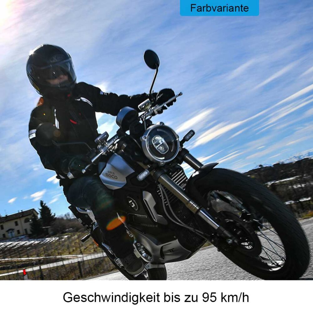 Super Soco TC Max Elektromotorrad von schräg vorne während der Fahrt